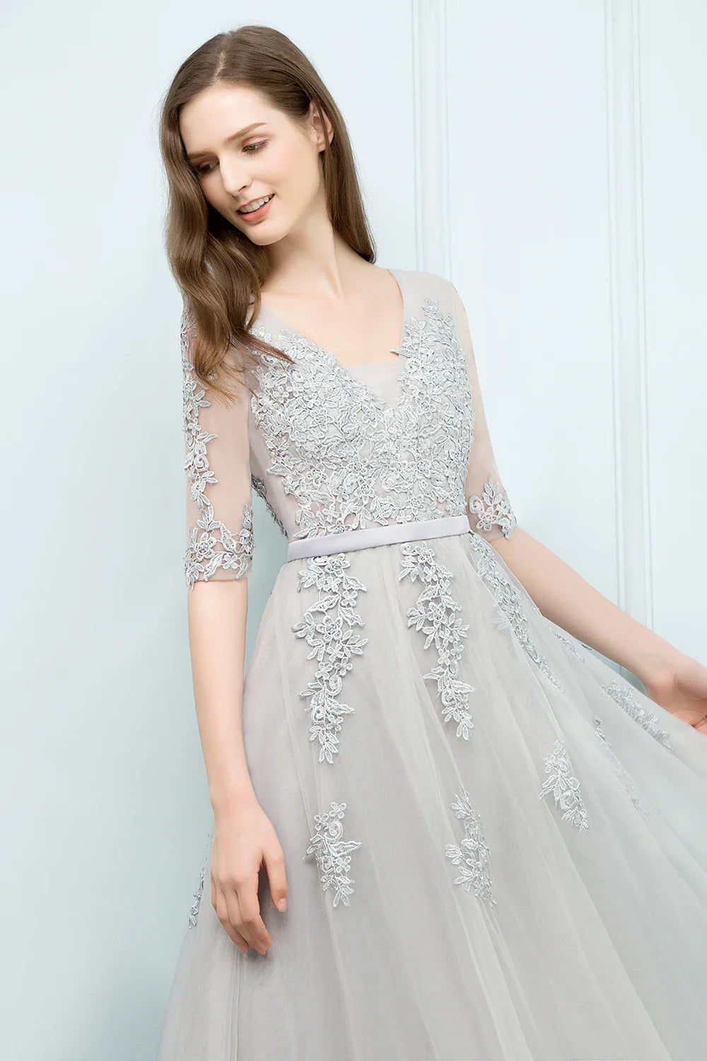 Elegant Half Sleeve Evening Dresses Lace Appliques A-Line Long Tulle Strap V-Neck Sheer Backless Prom Dress Empire Party Gowns