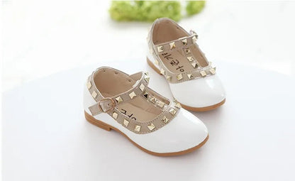 Girls Shoes Spring Children Shoes Girl Rivets Princess Autumn Toddler Girls Kids Flat Shoes T-Tied Style Girls Summer Sandals
