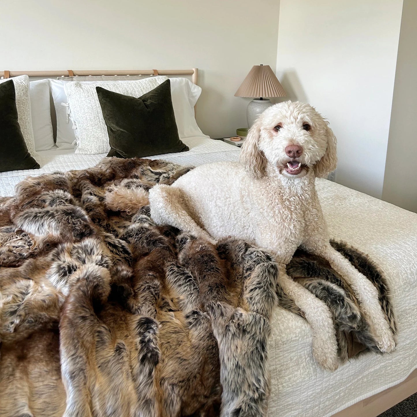 Faux Fur Blanket Luxury Fluffy Plaid Throw Blanket Winter Thick Warm Sofa Blanket Plush Fur Throws for Bed Bedroom Decor