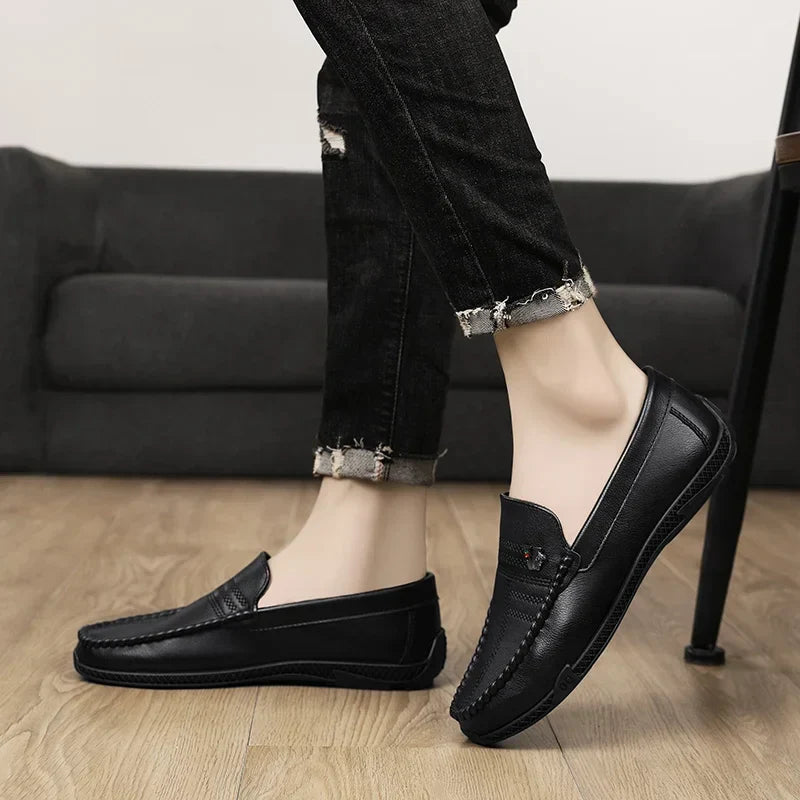 Sapatos Casuais de Couro Masculino Fashion Slip on Italiano Mocassins Formais Marca de Luxo Confortáveis Mocassins Masculinos Sapatos Masculinos Macios para Dirigir