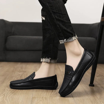 Sapatos Casuais de Couro Masculino Fashion Slip on Italiano Mocassins Formais Marca de Luxo Confortáveis Mocassins Masculinos Sapatos Masculinos Macios para Dirigir
