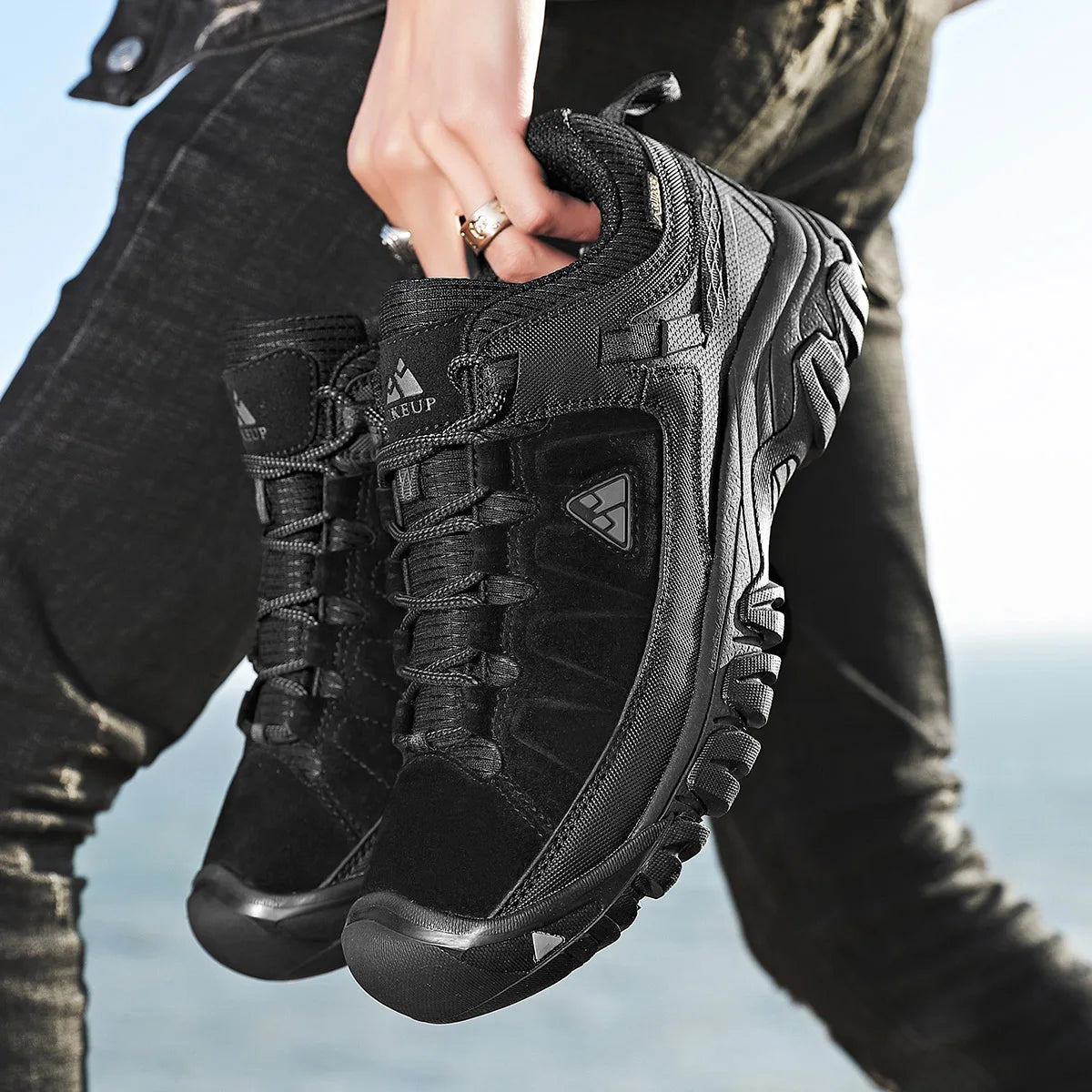 High Quality Men Hiking Shoes Durable Leather Climbing Shoes Outdoor Walking Sneakers Rubber Sole Factory Outlet