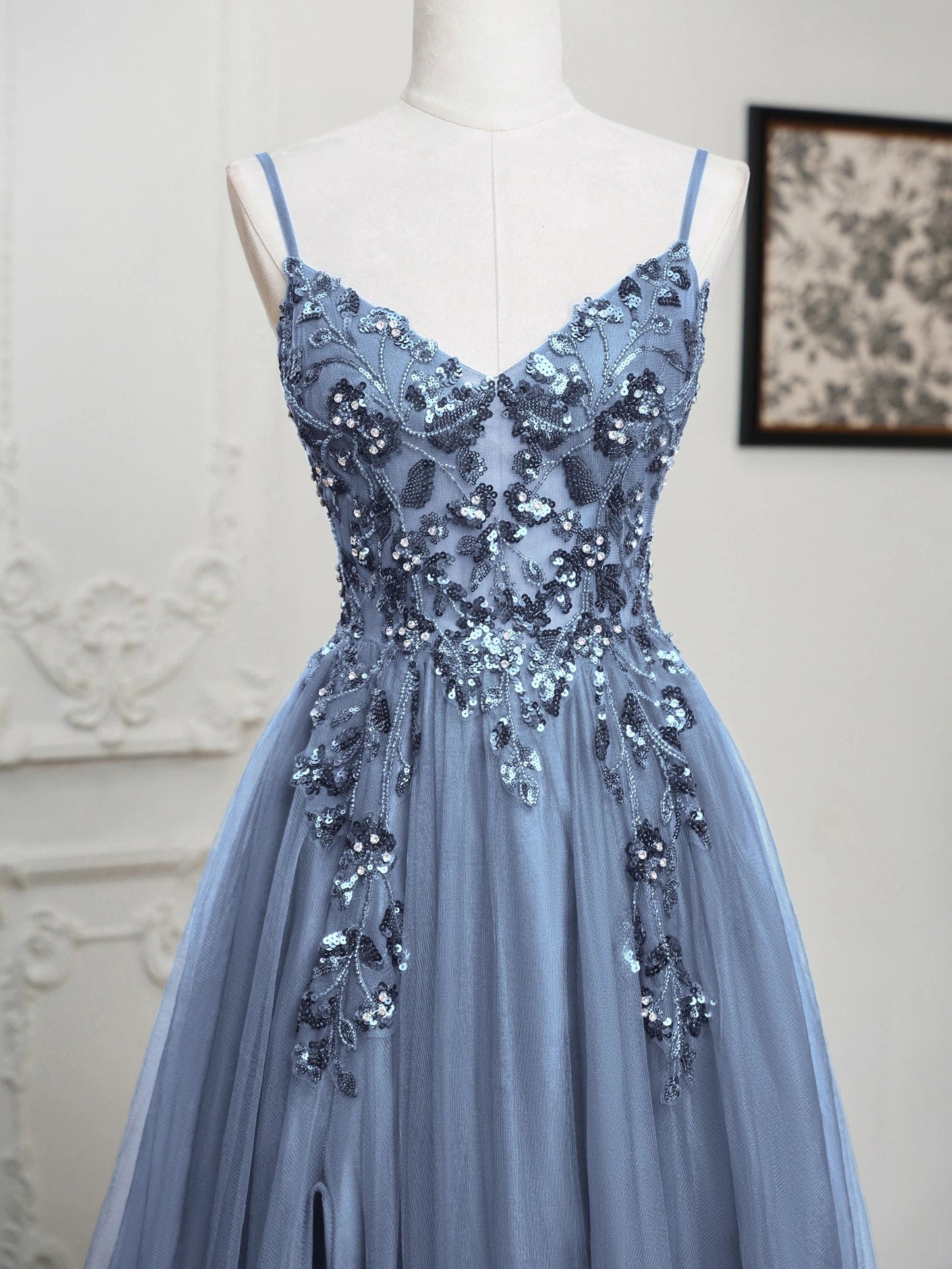 Sexy Maxi Train Evening Dresses Spaghetti Straps V-Neck Sequin Appliques Backless Prom Dress Tulle A-Line High Split Sling Gowns