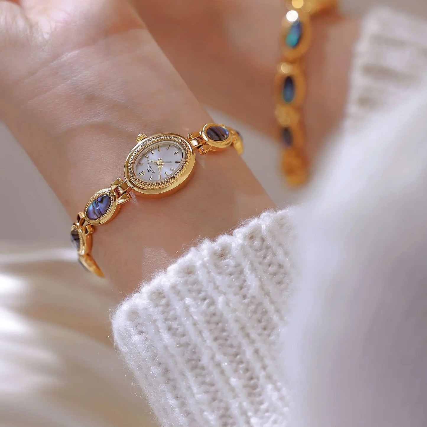 Top Brand Luxury Women Bracelet Watches Unique Design Fashion Elegant Ladies Wrist Watches For Female Clock Quartz Wristwatches