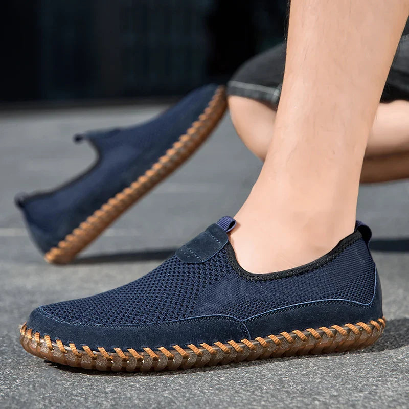 Breathable Men Casual Shoes Lightweight Outdoor Male Walking Shoes Anti-slip Men's Sneakers Slip on Flats Vulcanized Shoes 2025