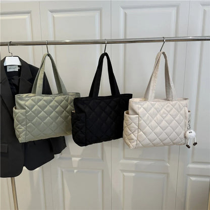 Fashionable Quilted Tote Bag with Cute Plush Bag Decoration, Autumn Leisure Large Capacity Handbag Daily Commuting Shoulder Bag