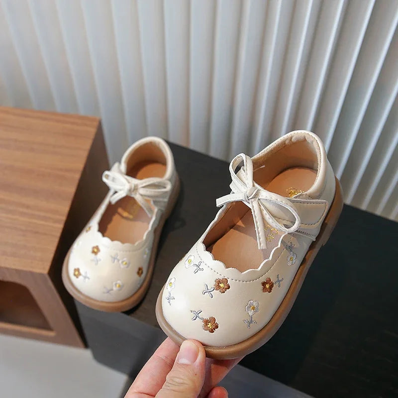 Spring Autumn Girls Soft Leather Shoes Embroidery Flower Princess Sweet Kids National Style Children Flat Mary Janes Dress Shoes