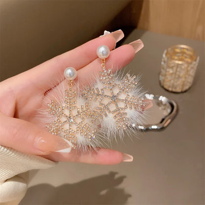2024 New Trend Christmas Element Earrings Temperament Senior Zircon Pearl Snowflake Earring Princess Wind