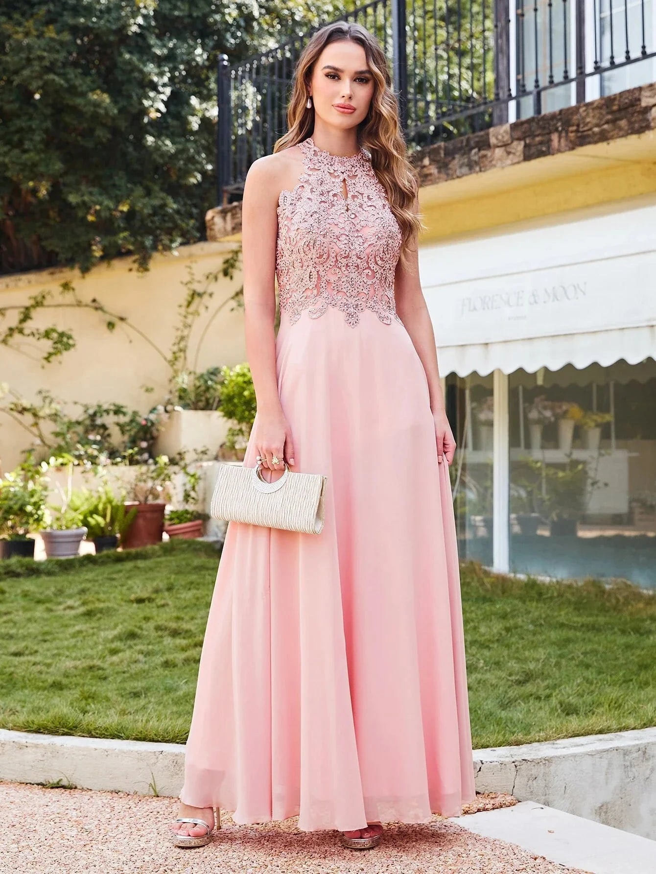 Vestidos de Baile Longos Luxuosos com Lantejoulas Chiffon, Renda Floral Borgonha Gola Halter para Festas de Casamento