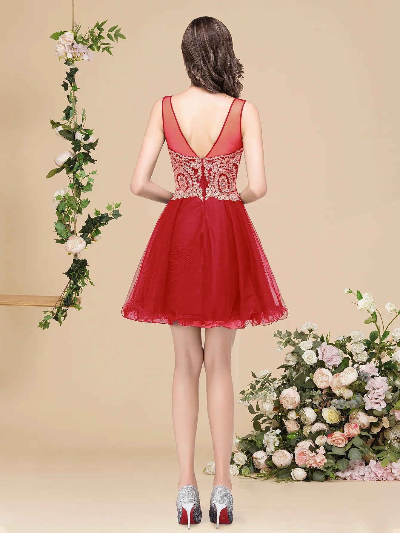 Vestidos Curtos Roxo de Baile com Apliques Dourados, Decote Ilusão A-Line, Mini Vestidos de Festa da Moda para Mulheres, Robe De Soirée