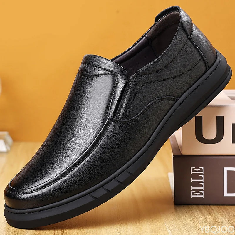 Sapatos casuais masculinos de couro 2025 Sapatênis de sola macia de verão Sapatos masculinos clássicos versáteis Loafers de couro legítimo respiráveis Homme