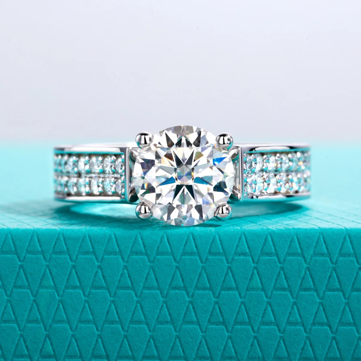 2ct Moissanite Engagement Ring for Women 925 Sterling Silver 18k Gold Plated D Color Luxurious Wedding Band Ring
