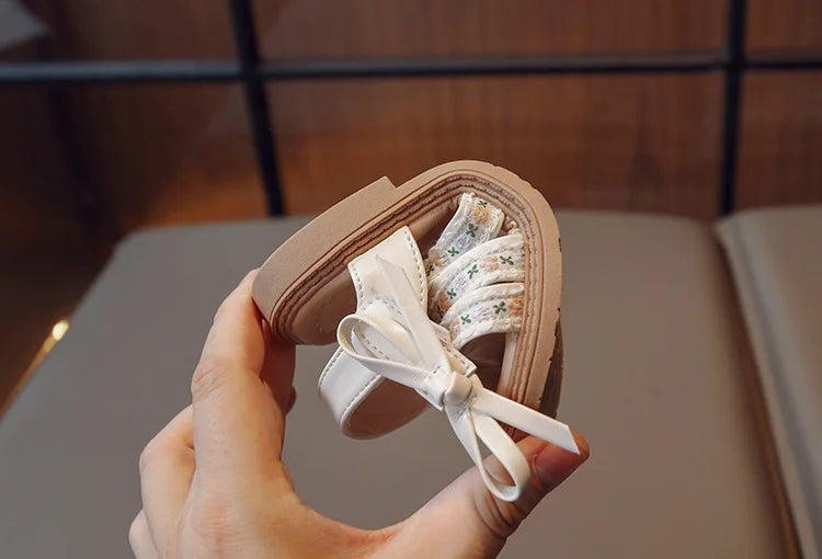 Summer Girls Sandals Fashion Embroider Flower Children Princess Shoes Open-toe Sweet Bowknot Kids Causal Flat Sandals Soft Soled