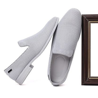 Mocassins Masculinos em Tela Respirável e Resistente ao Desgaste, Bico Fino, Sola de Borracha, Cano Baixo, Tamanhos Grandes, Sapatos Casuais Slip-On, Estilo Slip-On Simples