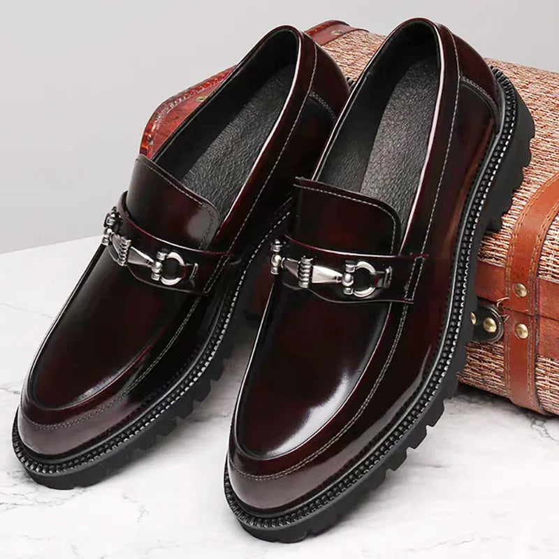Sapatos Masculinos Loafer de Luxo de Alta Qualidade com Decoração Metálica, Sola Grossa, Sem Cadarço, Sapatos de Couro Modernos para Negócios Formais
