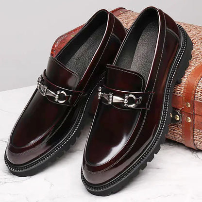 Sapatos Masculinos Loafer de Luxo de Alta Qualidade com Decoração Metálica, Sola Grossa, Sem Cadarço, Sapatos de Couro Modernos para Negócios Formais