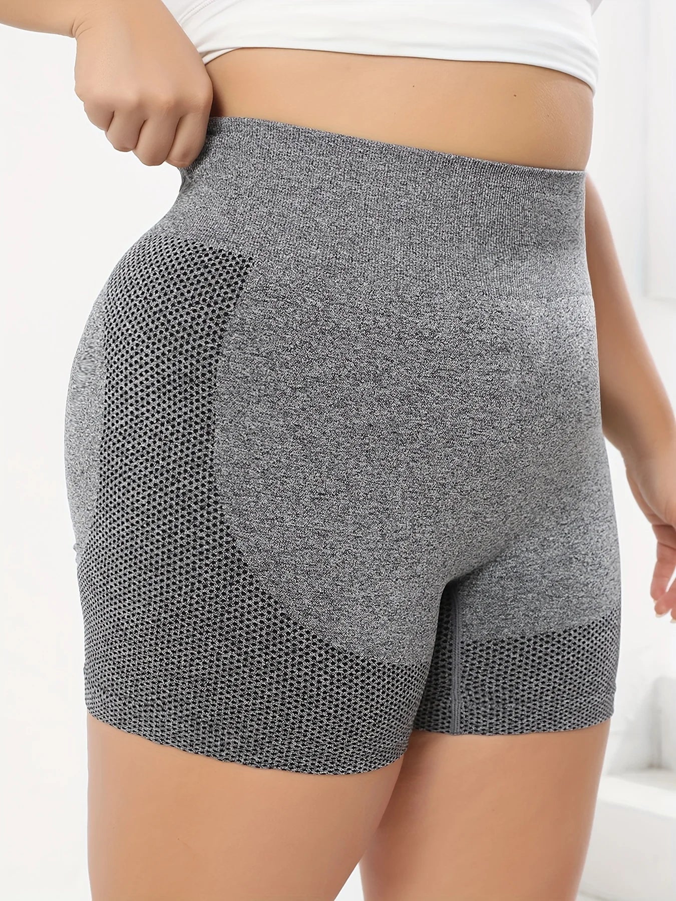 Plus Size Women's Seamless Hip Lifting Fitness Shorts High Waist Running Fitness Yoga Shorts