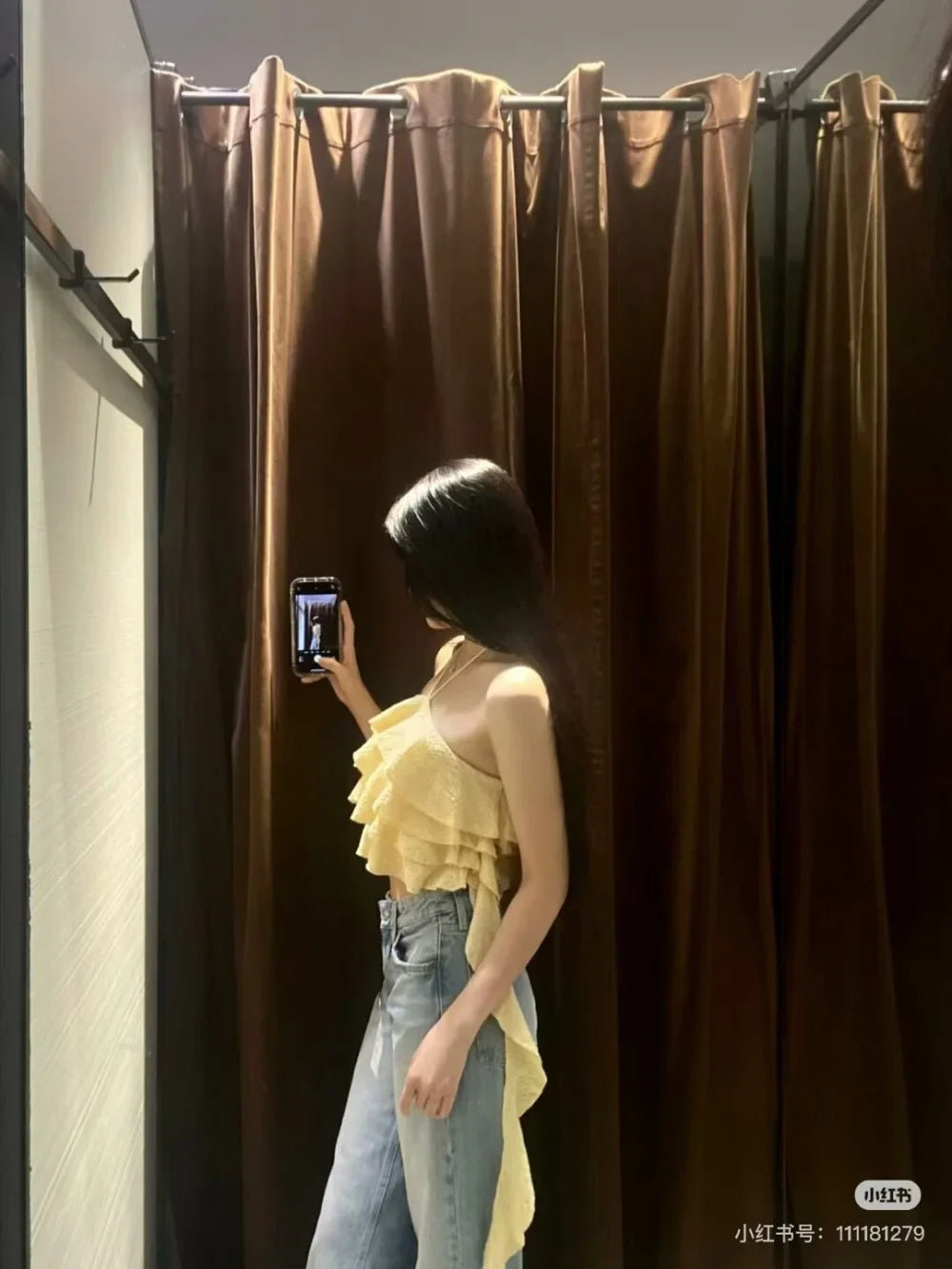 Textured halter crop top with ruffles Women's short yellow sleeveless top with sexy streamers for summer 2025 ETJ