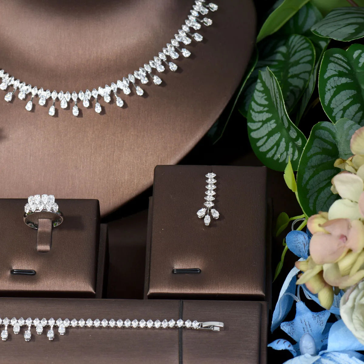 Conjunto de joias de colar e brincos de zircônia cúbica com gota d'água simples, 4 peças, para mulheres, conjunto de joias de miçangas africanas N-297