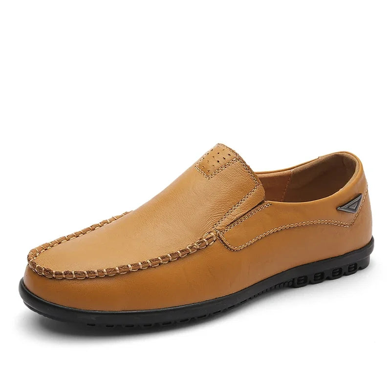 Sapatos Casuais Masculinos de Couro Genuíno Marca de Luxo Mocassins Masculinos Respiráveis Slip-on Sapatos de Condução Pretos Tamanhos Grandes 37-47