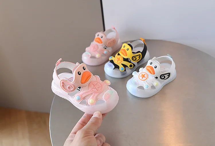LED Light Baby Shoes 2023 Summer 0-3 Year Old Boys/girl Headband Anti Kick Sandals with Soft Soles Baby Toddler Soles Beach Shoe