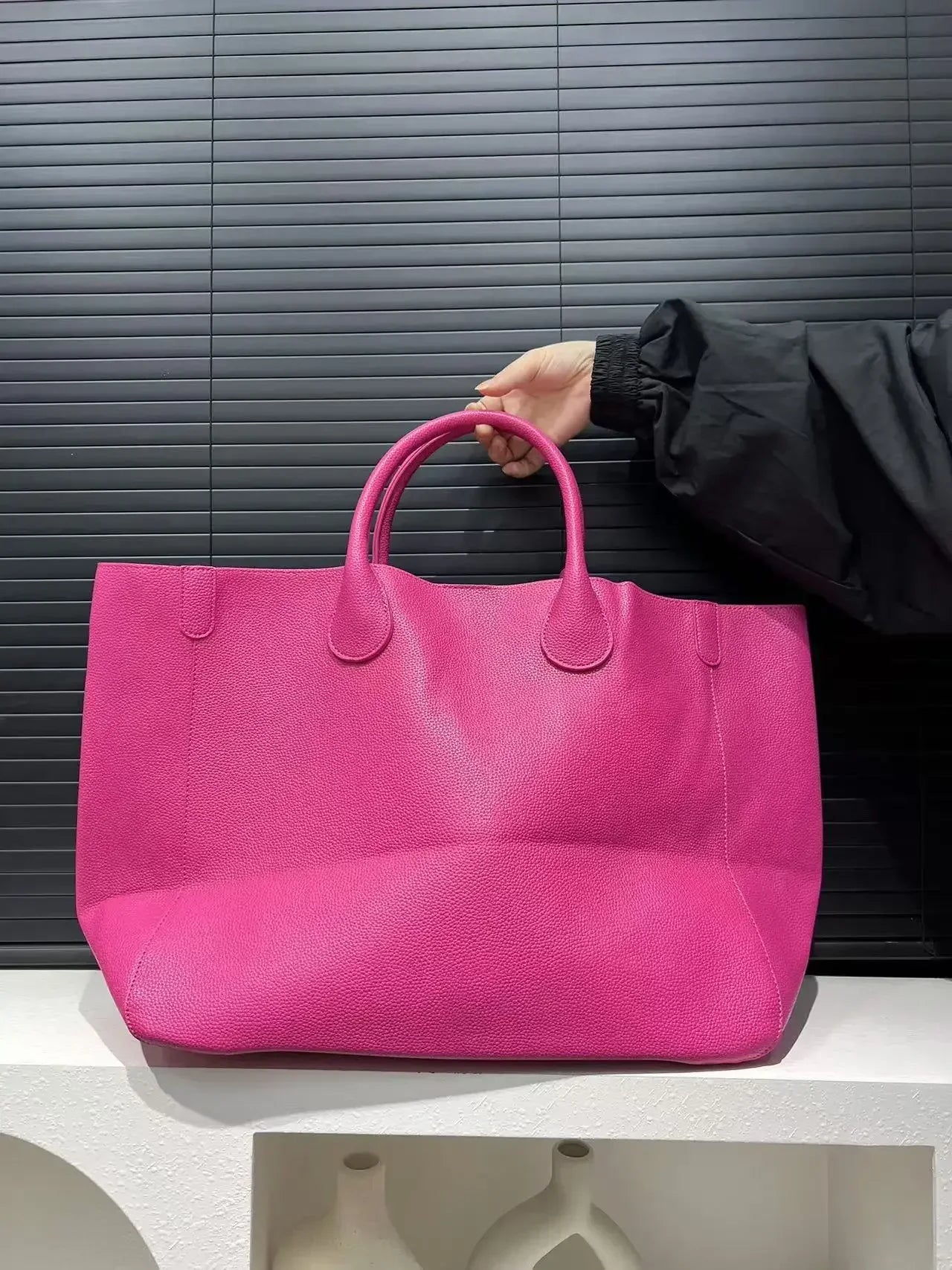 Ladies' fashionable vegan leather oversized handbag with large capacity, simple and versatile shopping bag