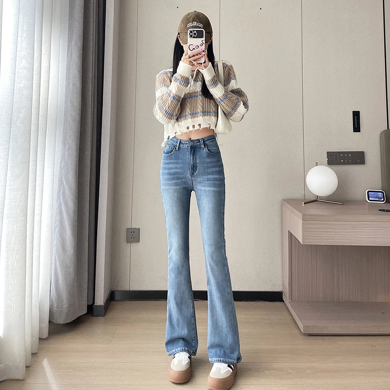 Fashion New Women Warm Plush Flared Jeans Thermal Fleece Loose Denim Pants Female High Waist Urban Straight Flare Trouser