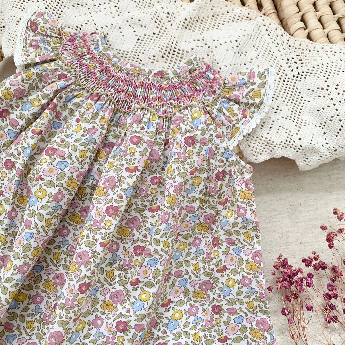 Smocked Ruffles Lace Girls Beach Dress Summer Soft Breathable Toddler Girls Clothing Children Holiday A-Line Dress Vestidos 2024