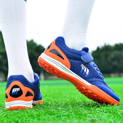 New Boys and Girls Football Shoes with Rubber Soft Nails for Comfortable and Breathable Professional Boys and Girls Football Sho