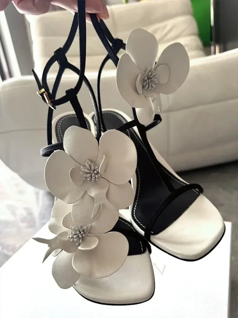 Elegant White Flower Decoration Heeled Sandals for Women Sexy Open Toe Ankle Strap Designer Shoes Fashion Wedding Bridal Shoes