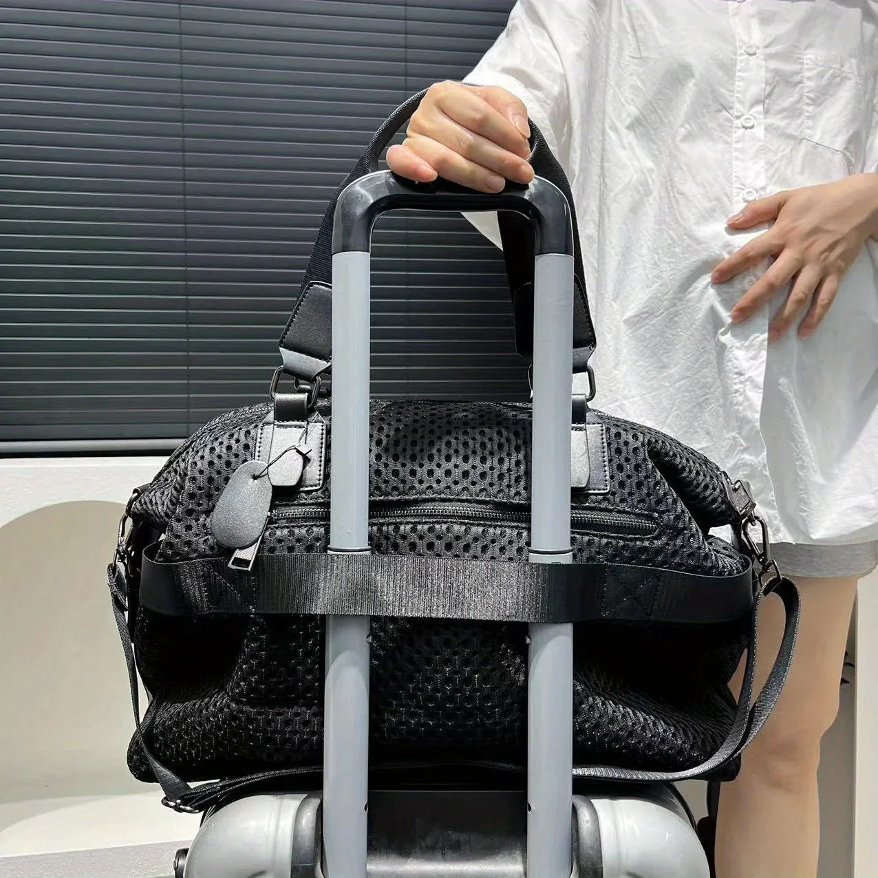 Women's travel bag simple leisure vacation large bag waterproof nylon mesh shoulder messenger bag