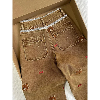 Calça Jeans Feminina Perna Larga Cintura Alta 2025 Nova Coleção Primavera com Renda e Ursinho Bordado Patchwork Caimento Justo e Confortável para o Dia a Dia