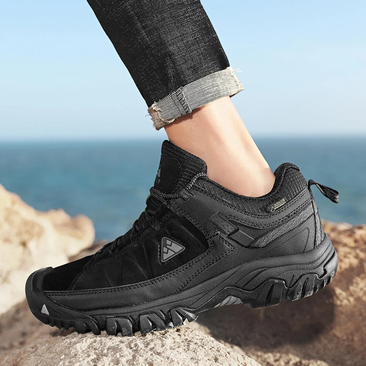 High Quality Men Hiking Shoes Durable Leather Climbing Shoes Outdoor Walking Sneakers Rubber Sole Factory Outlet