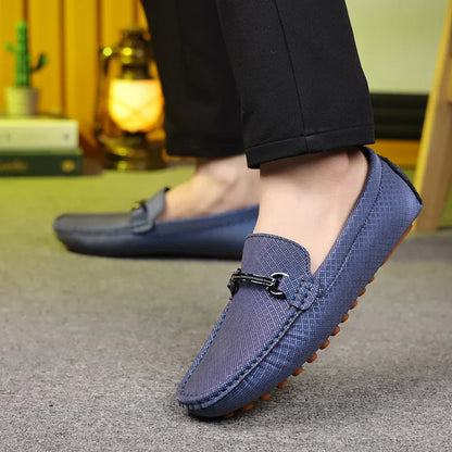 Sapatos de Couro Fashion Sapatos de Negócios Mocassins Pretos Leves Slip On para Homens Sapatos de Couro Elegantes Casuais para Festa e Casamento