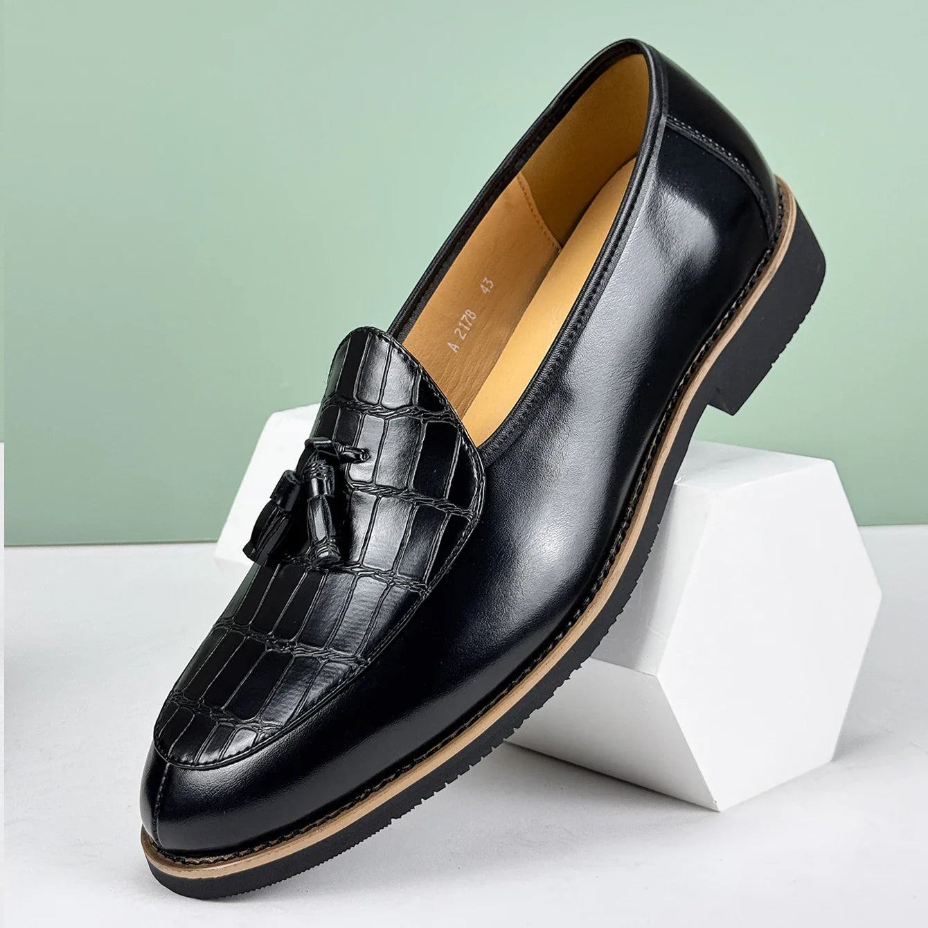 New Men Formal Leather Shoes British Style Tassels Loafers Pointed Toe Breathable Non-Slip Business Casual Wedding Office Shoes