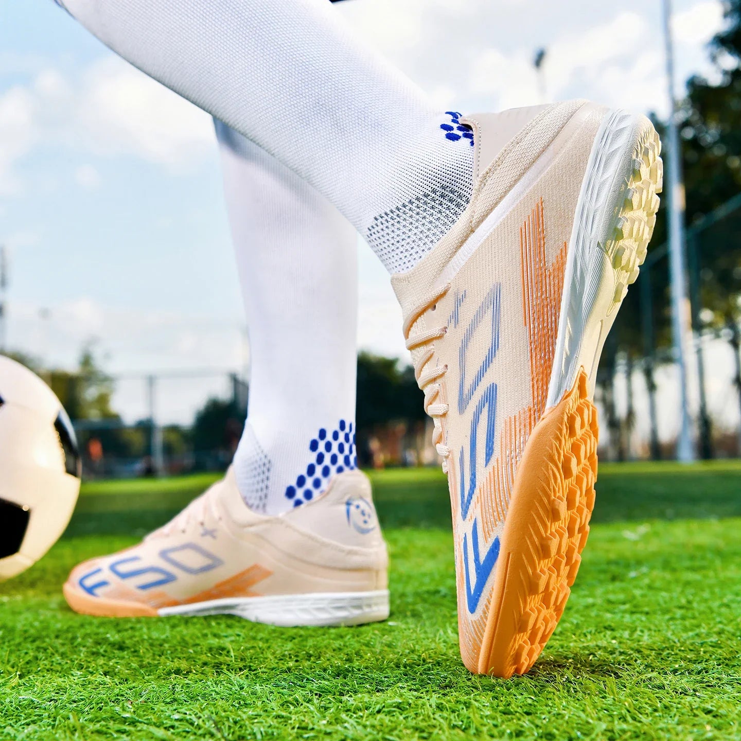 F50+ High Quality Mens Football Boots Boys Training Studded Fast Soccer Cleats Outdoor Non Slip Football Shoes Chuteira Campo