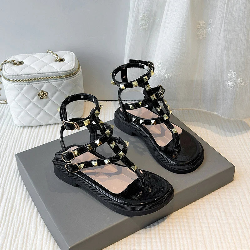 Summer New Kids Sandals Girls Princess Rivet Sandals Soft Children Beach Shoes Fashion Roman Sandals Size 26-36 Versatile