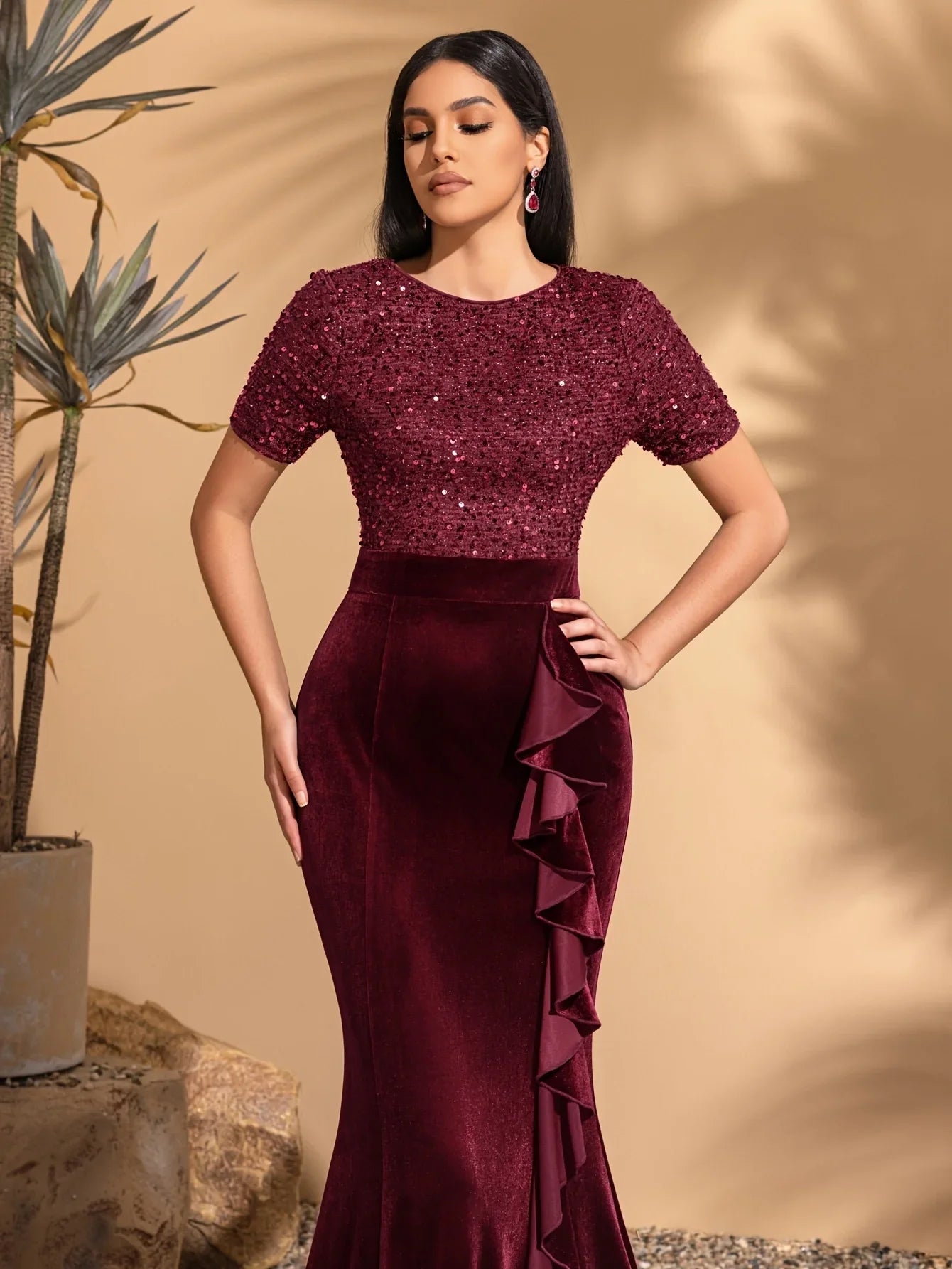 Round neck short sleeve sequined velvet ruffled decorative hip dress