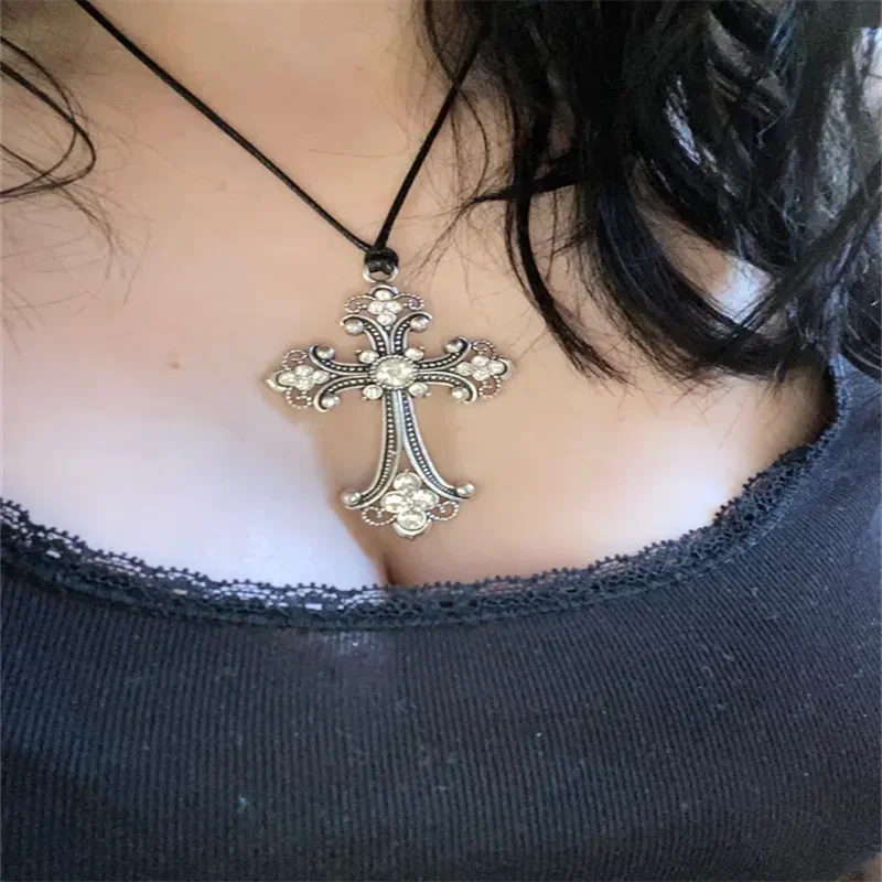 Large Detailed Rhinestone Cross Choker Spiral Hippie Necklace Goth Punk Women Fashion Statement Crucifix Charm Jewelry Gift