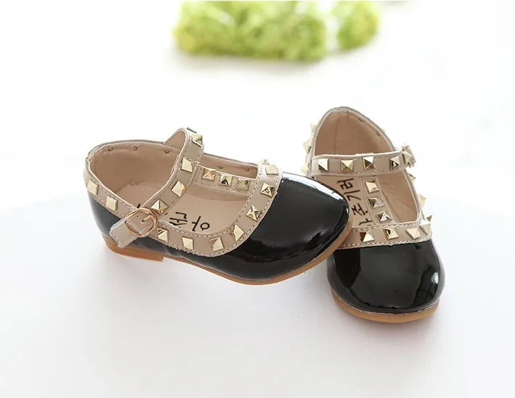 Girls Shoes Spring Children Shoes Girl Rivets Princess Autumn Toddler Girls Kids Flat Shoes T-Tied Style Girls Summer Sandals