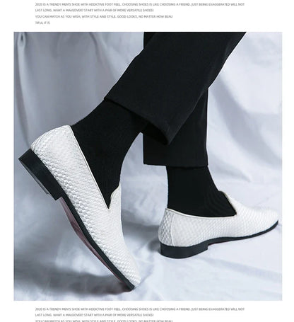 2023 New Velvet Men Loafers Luxury Brand Shoes Slip on Pointed Toe Party Wedding Shoes Fashion Men Loafers Black Wine Red Flats