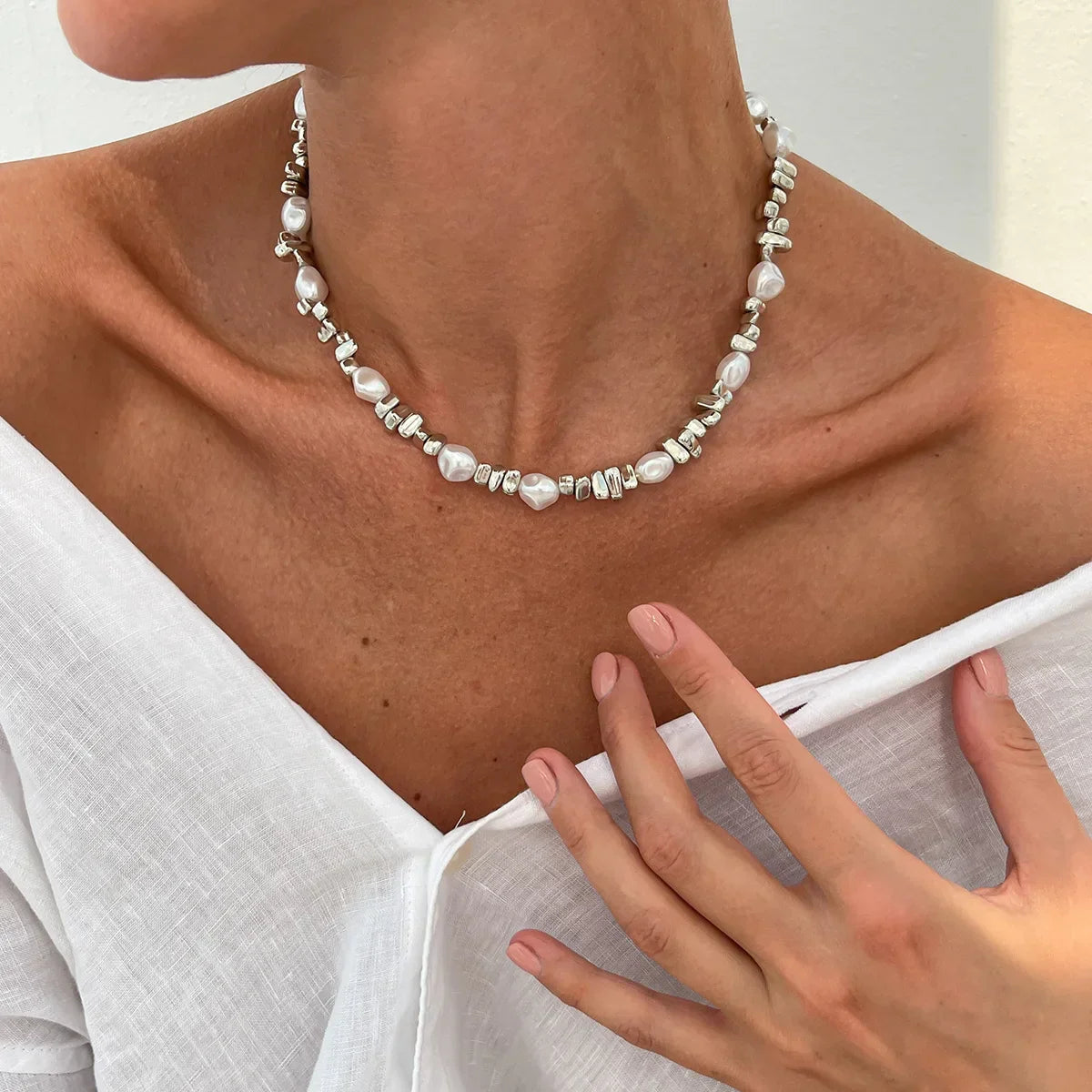 Elegant Irregular Imitation Pearl Beads Necklace for Women Vintage Party Wedding Tassels Choker Fashion Jewelry Accessories Gift