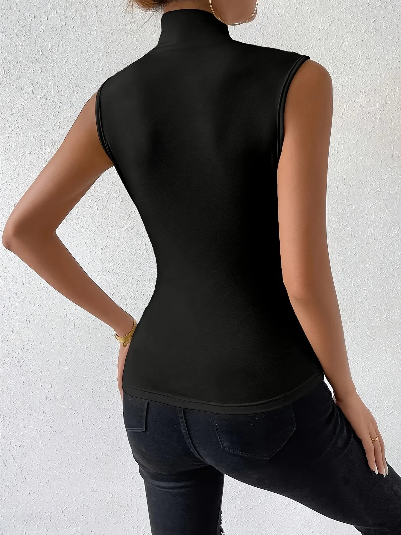 Fashionable elegant sleeveless vest two-piece set for women, very suitable for commuting and leisure