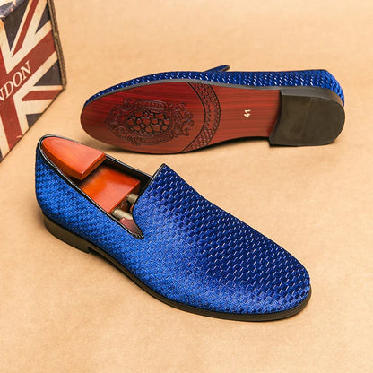 2023 New Velvet Men Loafers Luxury Brand Shoes Slip on Pointed Toe Party Wedding Shoes Fashion Men Loafers Black Wine Red Flats