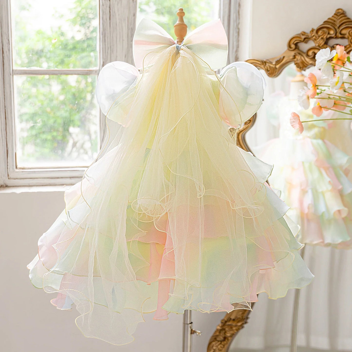 Vestidos de festa infantis amarelo claro adequados para festas de aniversário, vestidos de princesa, bem como para bailes de formatura e cerimônias de formatura.