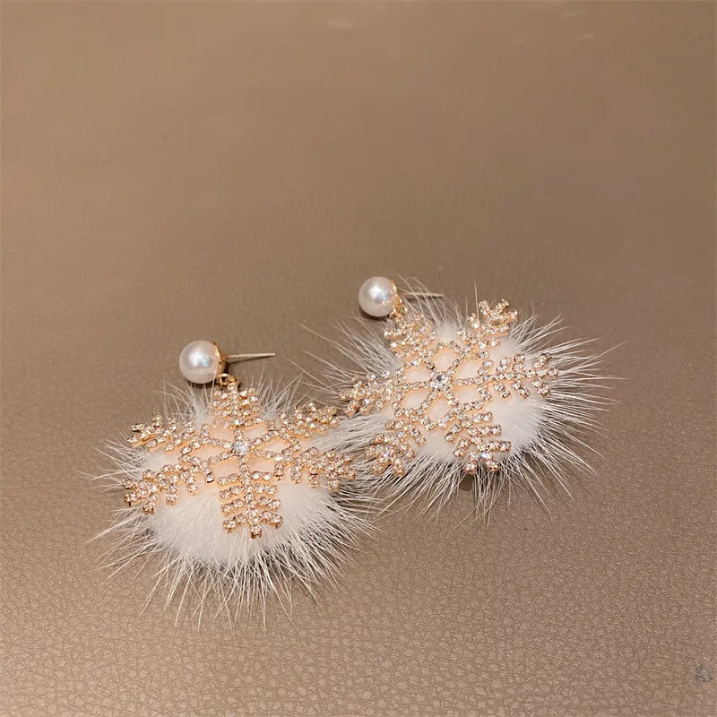 2024 New Trend Christmas Element Earrings Temperament Senior Zircon Pearl Snowflake Earring Princess Wind
