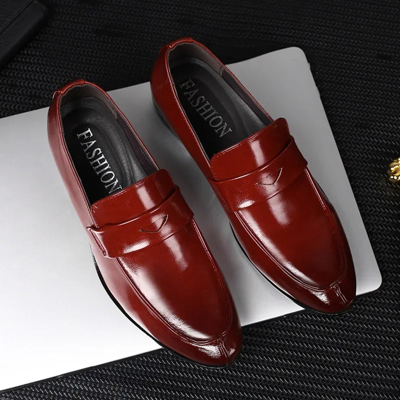 Sapatos Masculinos de Couro Novos Sapatos Sociais Britânicos Sapatos Casuais da Moda com Bico Fino Zapatos Hombres