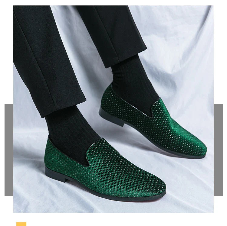 2023 New Velvet Men Loafers Luxury Brand Shoes Slip on Pointed Toe Party Wedding Shoes Fashion Men Loafers Black Wine Red Flats