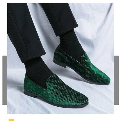 2023 New Velvet Men Loafers Luxury Brand Shoes Slip on Pointed Toe Party Wedding Shoes Fashion Men Loafers Black Wine Red Flats