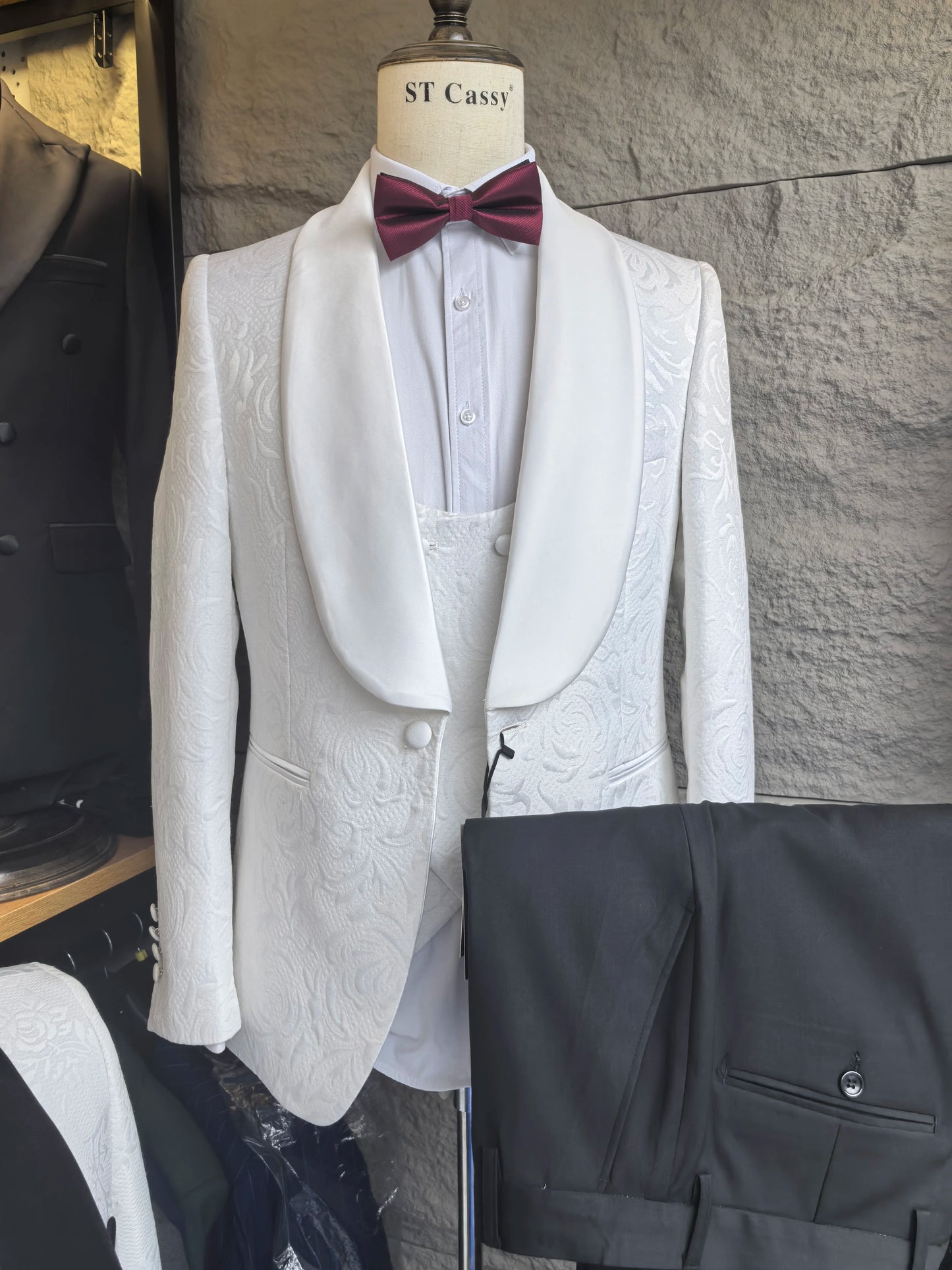 Male Groom Wedding Blazers Retro carving figure Party Dress Tuxedo Prom Suit Fashion Slim Fit (jacket+Vest+Pants）